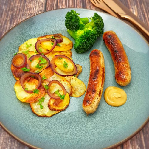 Bratkartoffeln mit Bratwurst, einfache und klassische Küche