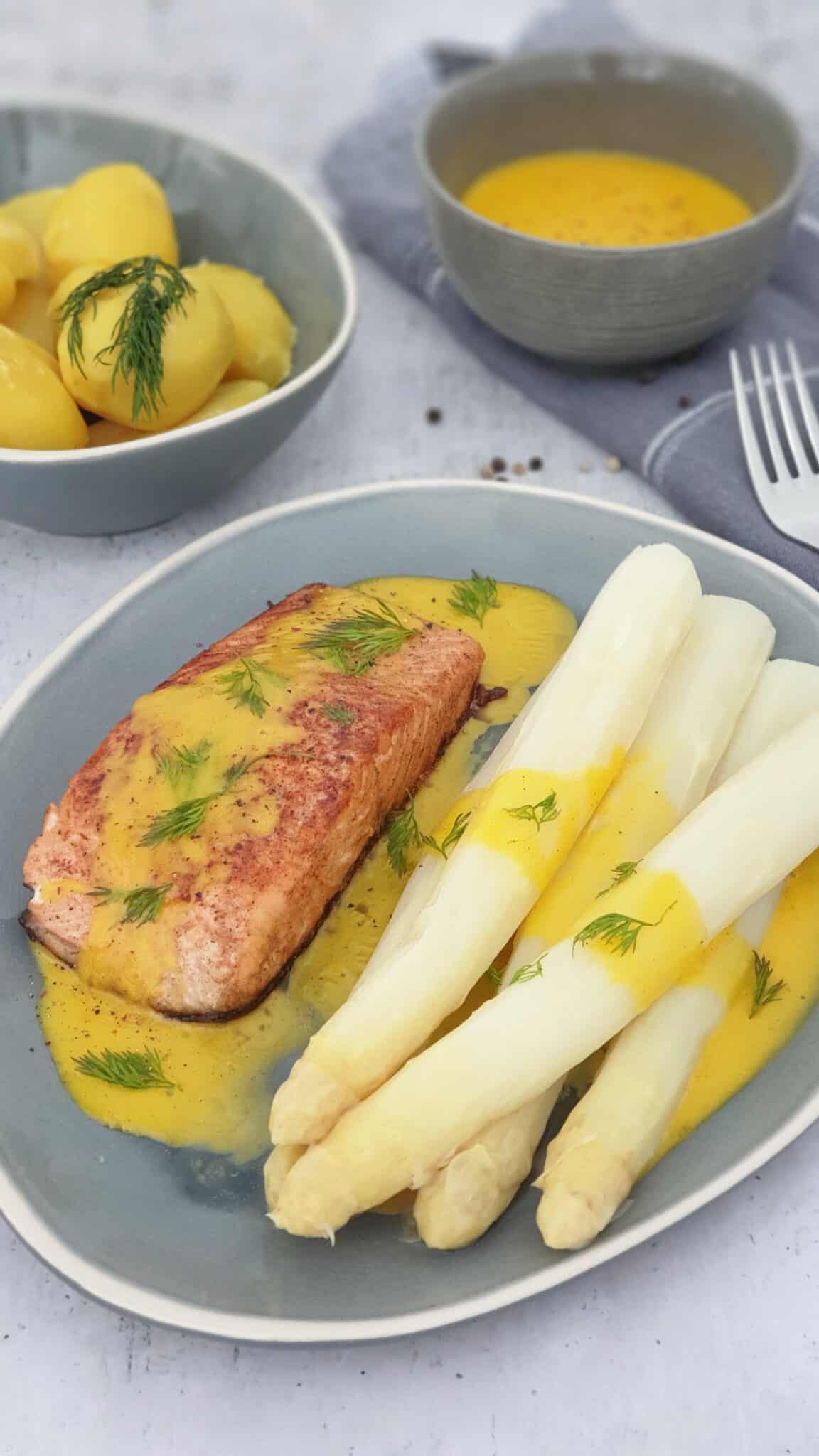 Spargel mit Sauce Hollandaise und Lachs - Lydiasfoodblog