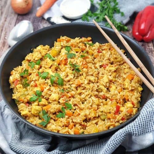 Asiatische Reispfanne mit Hähnchen und Gemüse
