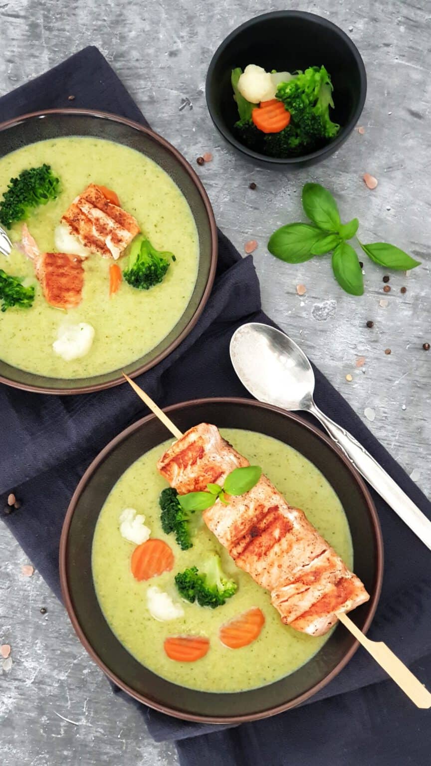 Brokkoli Creme Suppe mit Lachs-Spieß - Lydiasfoodblog