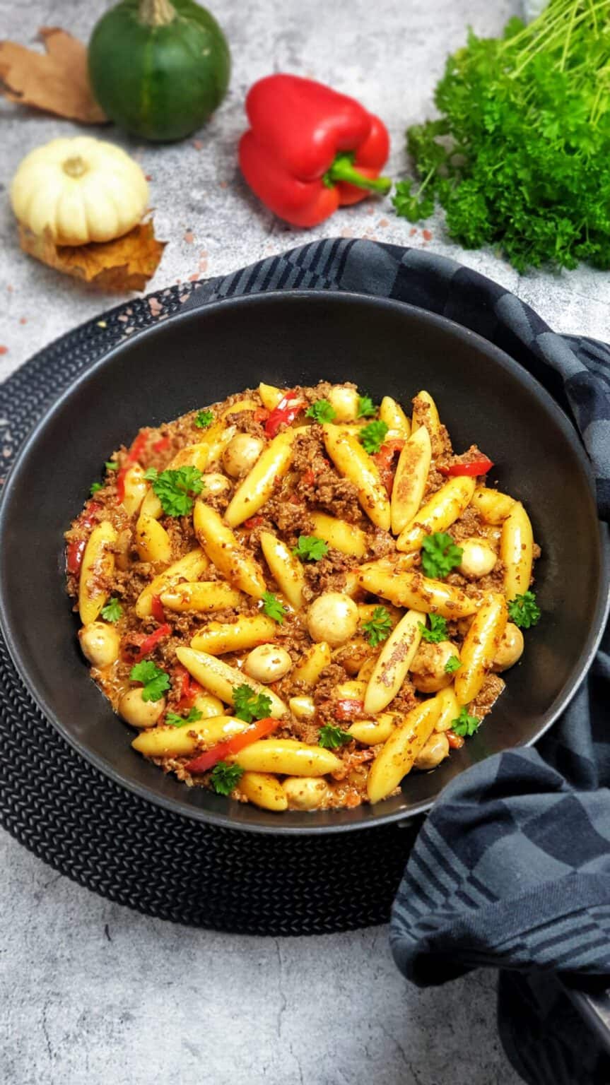 Schupfnudel Hackpfanne mit Champignons und Paprika - Lydiasfoodblog