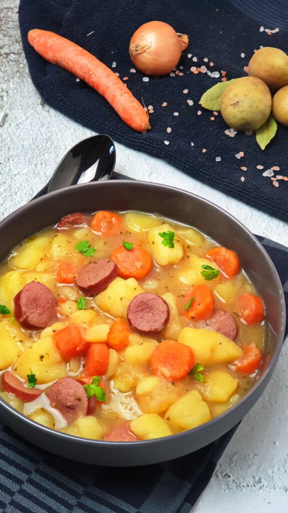 Kartoffel-Möhren-Eintopf mit Rindswurst - Lydiasfoodblog