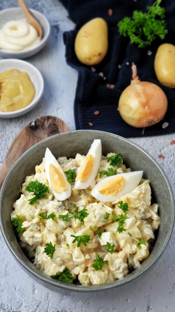 Klassischer Kartoffelsalat mit Ei und Mayonnaise - Lydiasfoodblog