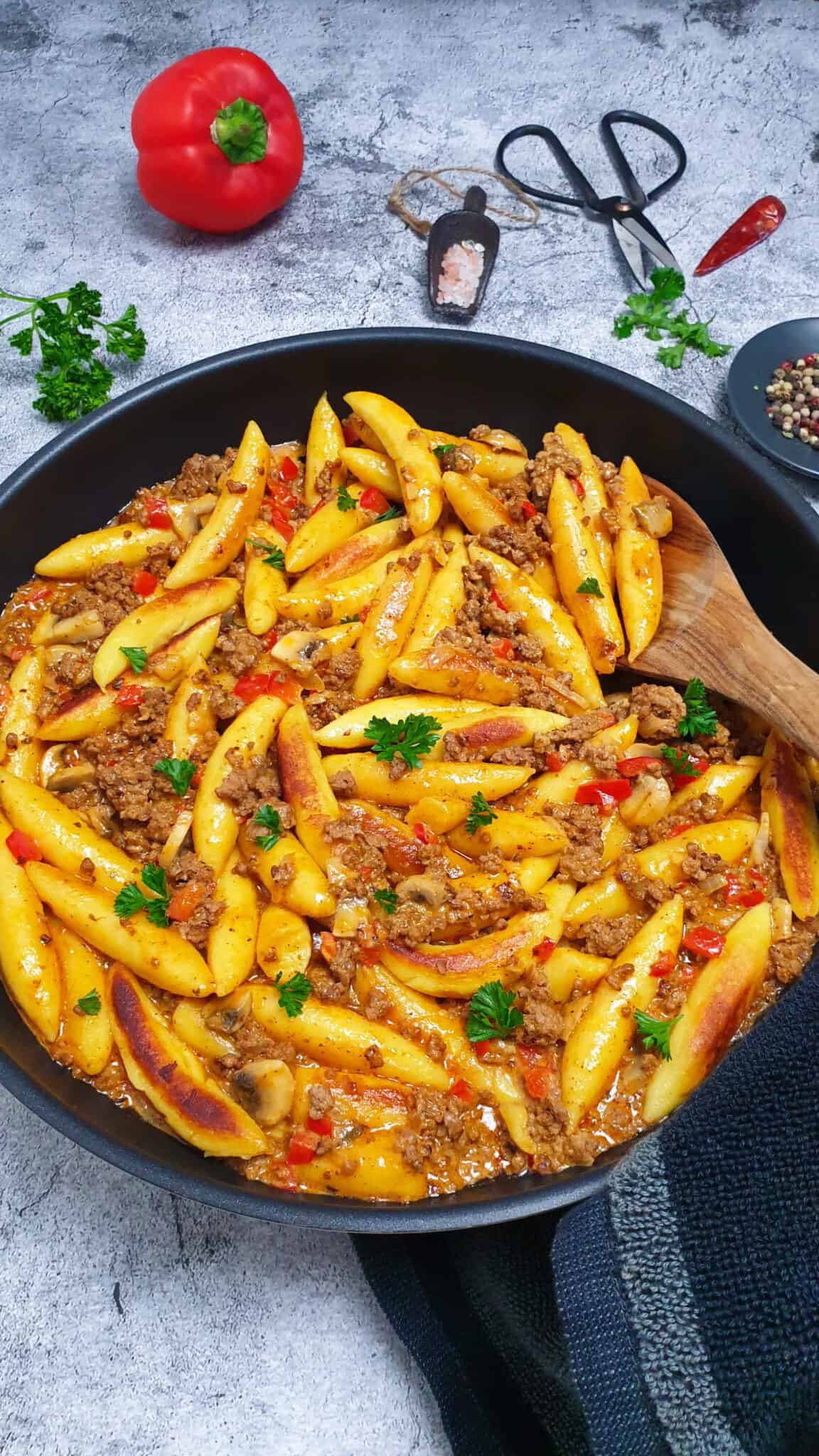 Schupfnudel Hackpfanne mit Champignons und Paprika - Lydiasfoodblog