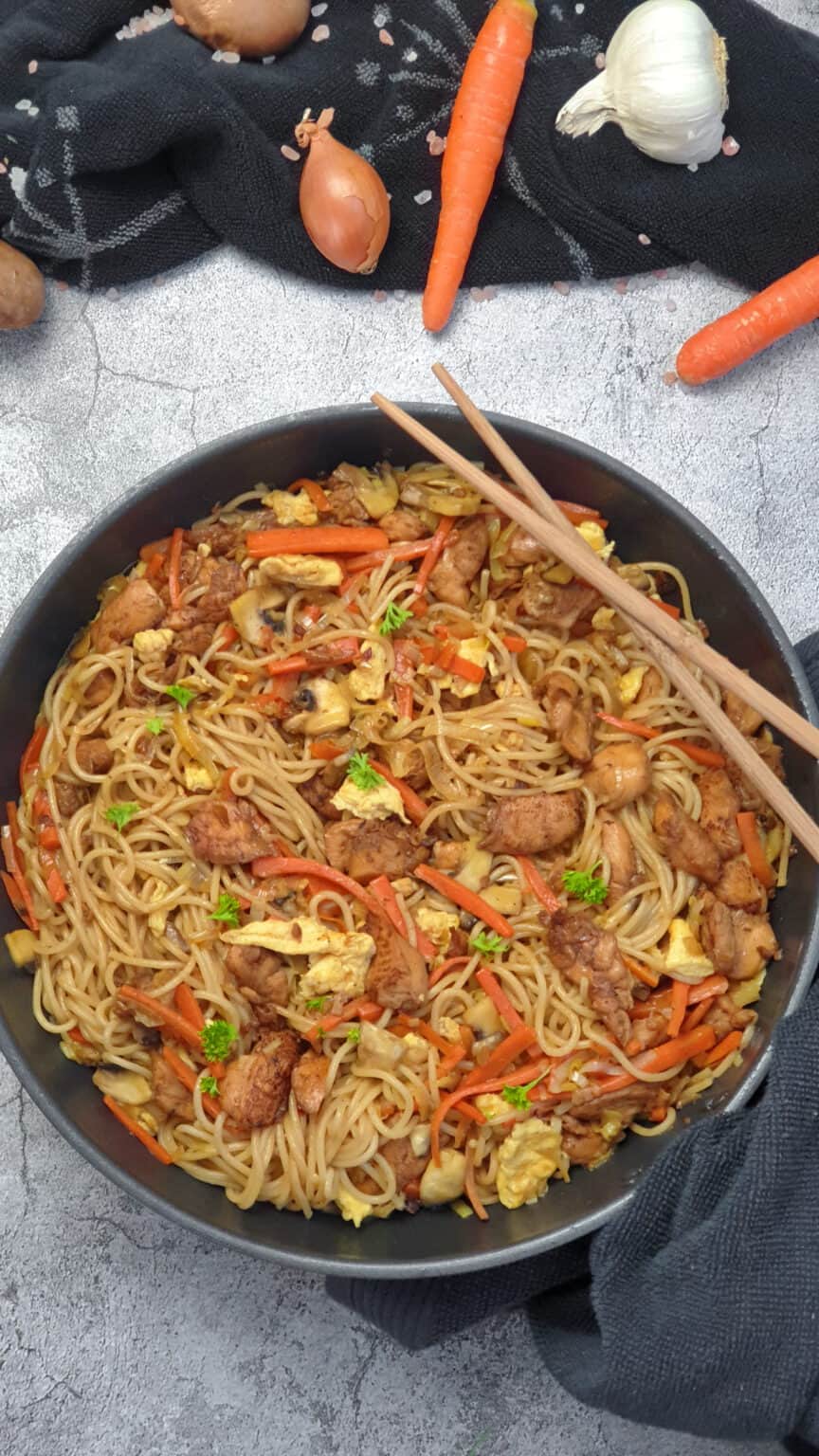 Asia Nudelpfanne mit Gemüse und Hähnchen - Lydiasfoodblog