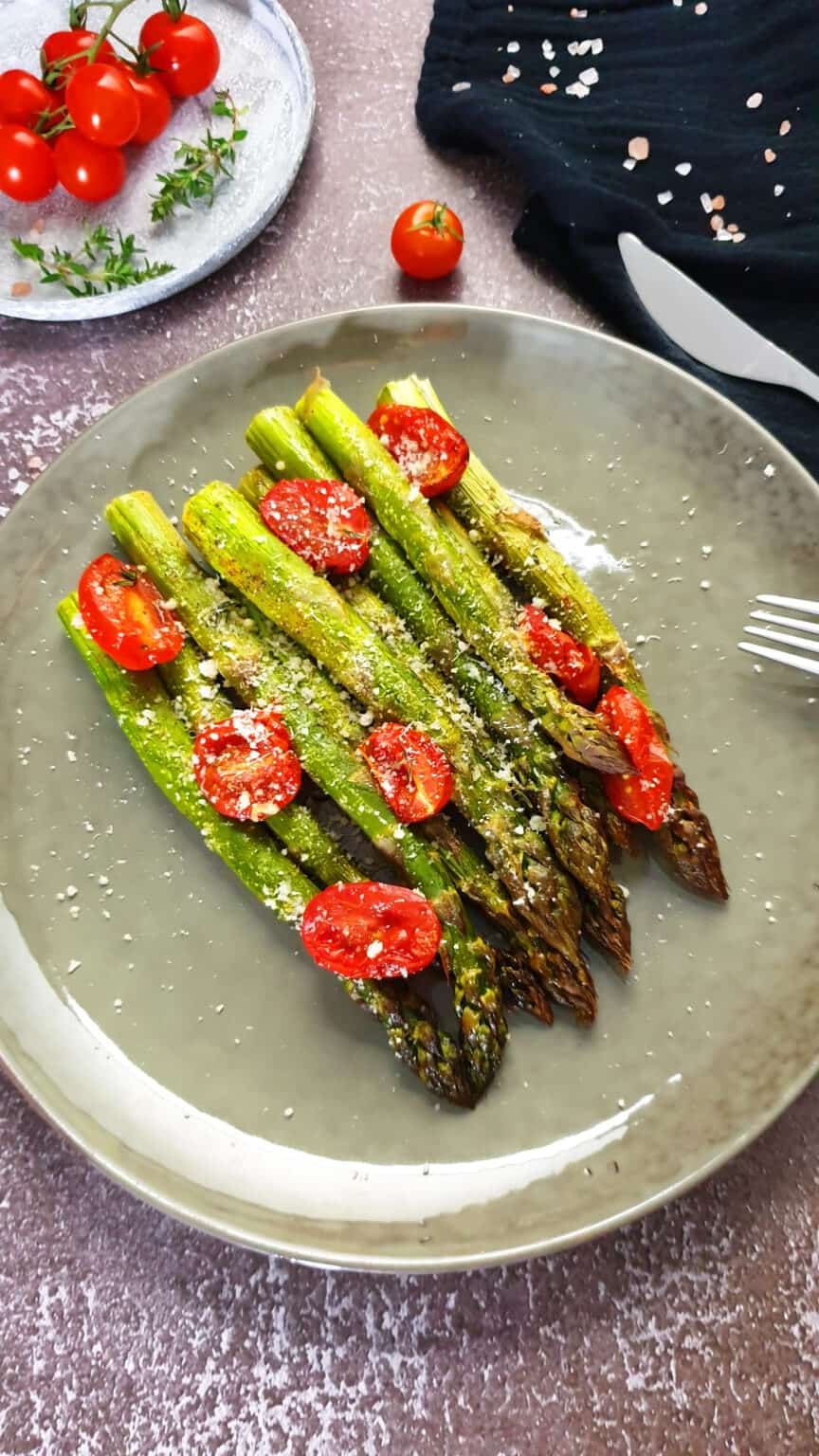 Grüner Spargel aus dem Ofen mit Parmesan - Lydiasfoodblog
