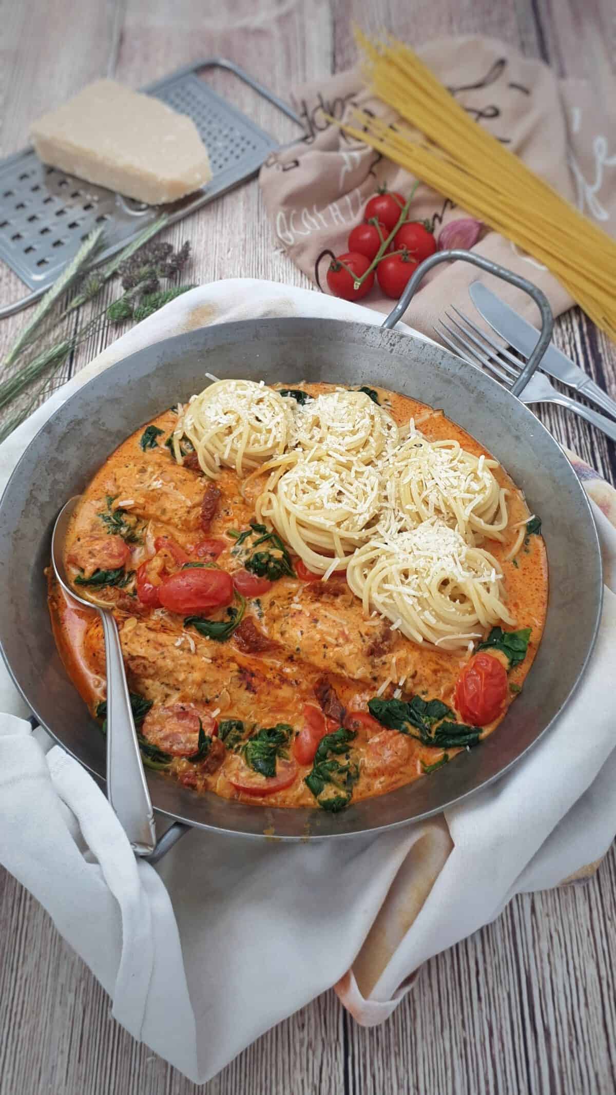 Hähnchenfilet in cremiger Frischkäse-Parmesan-Soße | Lydiasfoodblog Hähnchenfilet in cremiger Frischkäse-Parmesan-Soße | Lydiasfoodblog