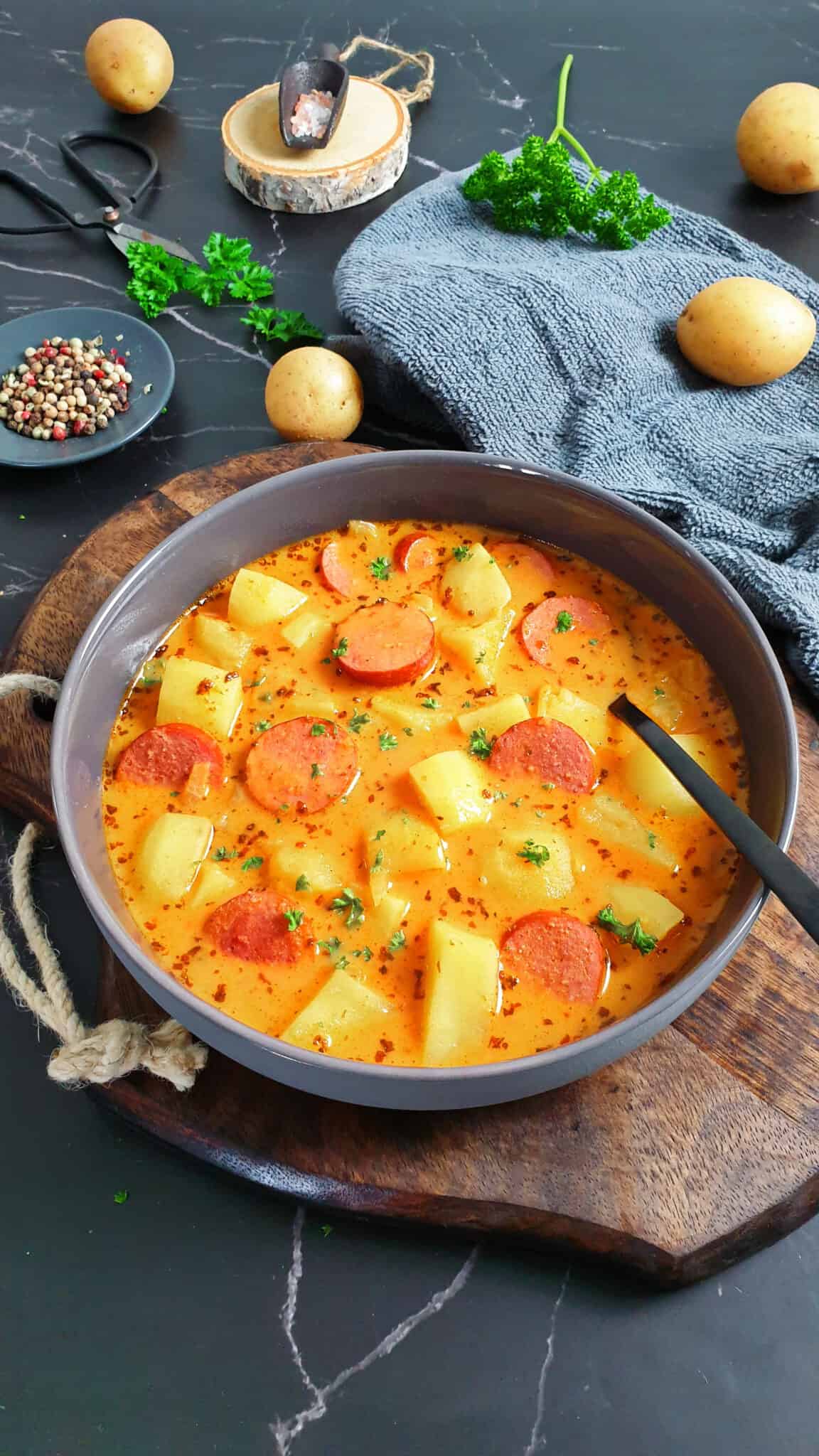 Kartoffelgulasch mit Würstchen - Lydiasfoodblog