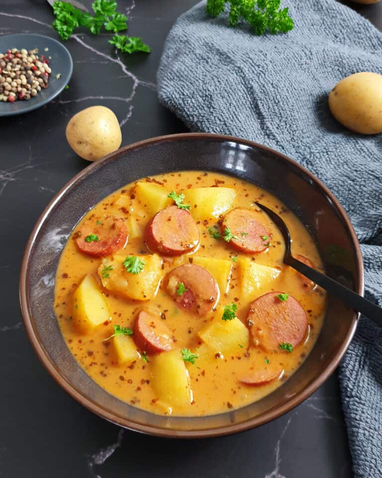 Kartoffelgulasch mit Würstchen - Lydiasfoodblog