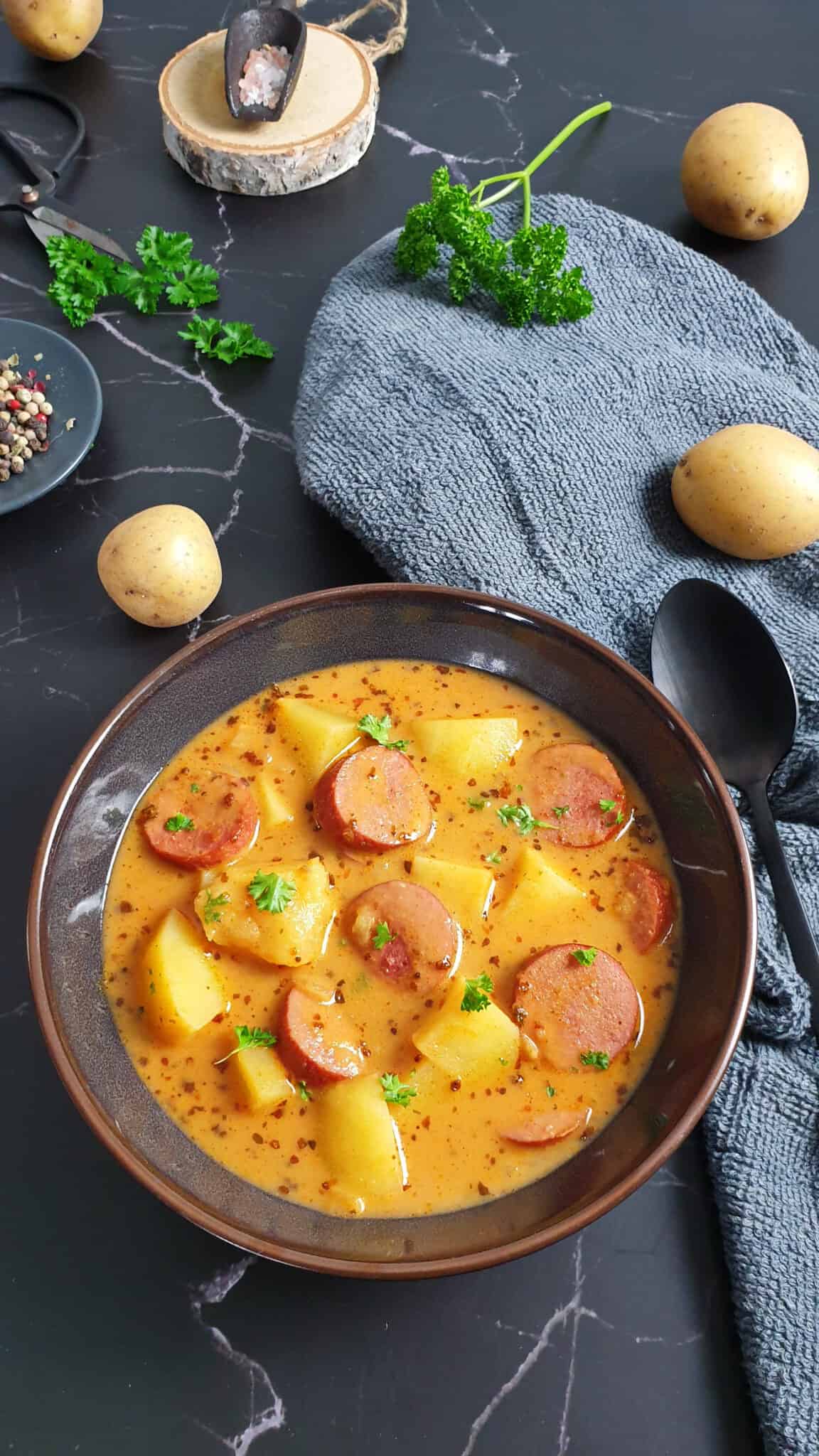 Kartoffelgulasch mit Würstchen - Lydiasfoodblog