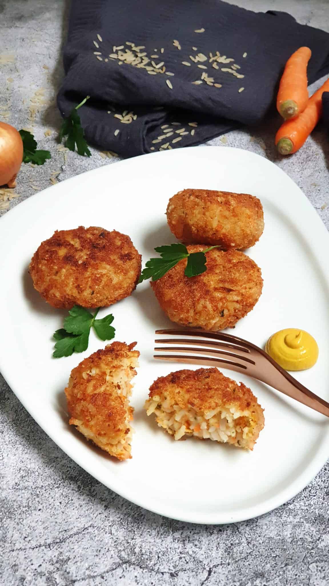 Vegetarische Frikadellen mit Reis und Möhren - Lydiasfoodblog